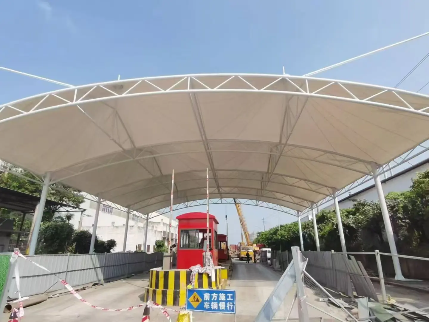 【贵州钟山雨棚】怎么选择【源头工厂】:解决雨棚建造盲目选择的选型标准